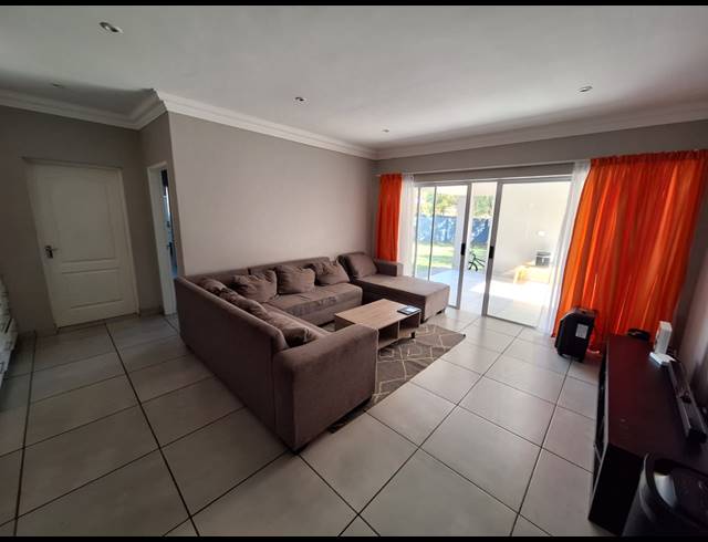3 BEDROOM TOWNHOUSE FOR SALE IN ARCON PARK